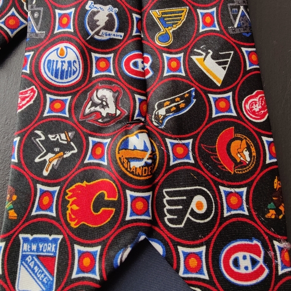 TM | NHL | NHL Team Neck Tie 👔 - Picture 5 of 9